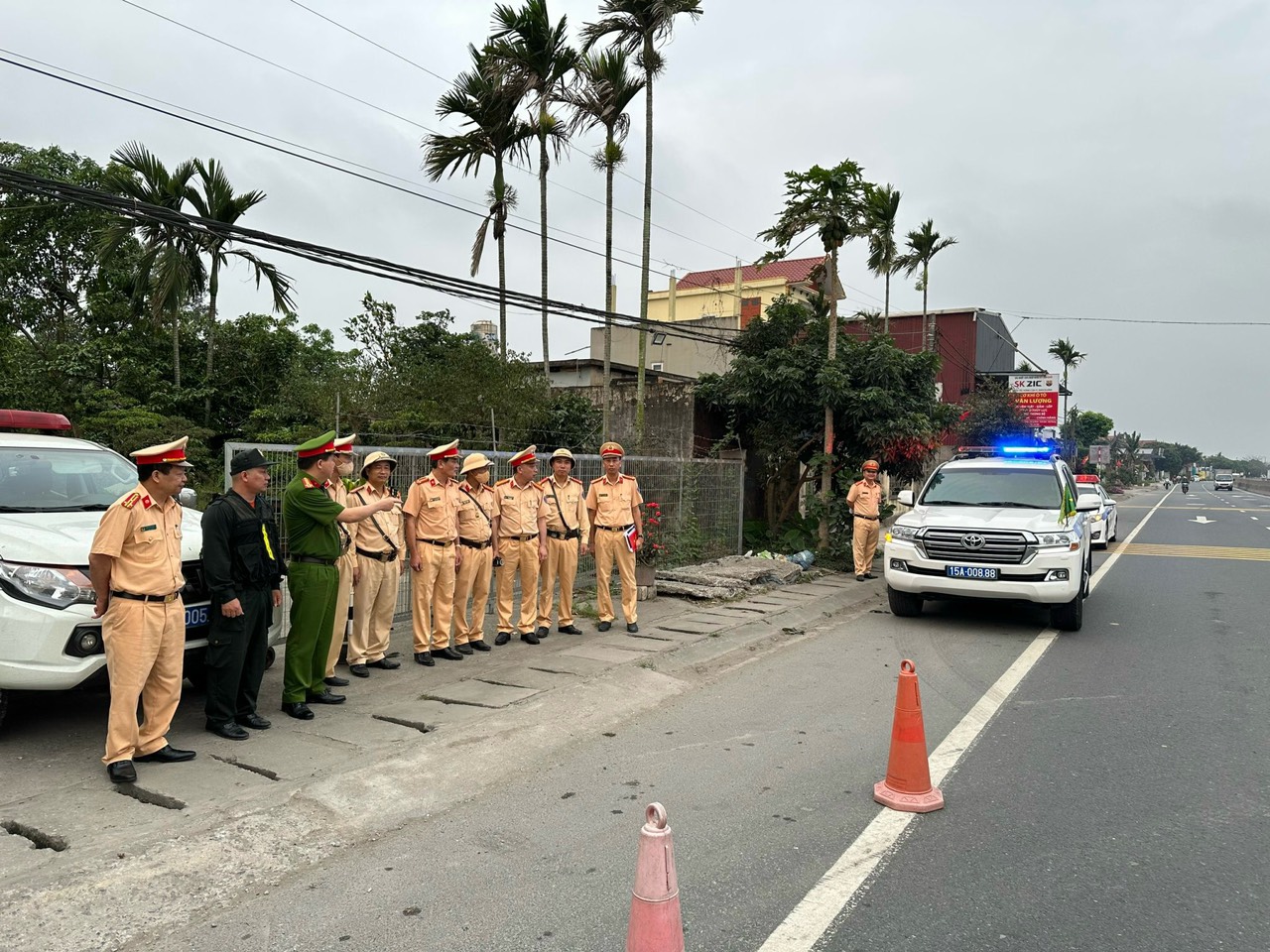 Công an thành phố triển khai đồng bộ các biện pháp đảm bảo TTATGT kỳ nghỉ lễ 30/4-01/5/2024